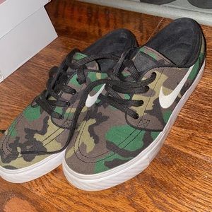 Boys Nike shoes worn a couple of times
